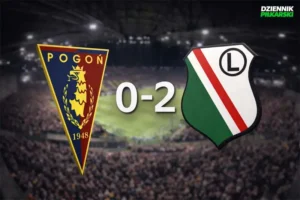 Alt: Grafika pomeczowa Pogoń Szczecin – Legia Warszawa z wynikiem 0–2. Po lewej stronie znajduje się logo Pogoni, po prawej logo Legii, a pomiędzy nimi umieszczono wynik. W tle widoczny jest rozmyty i lekko przyciemniony stadion Pogoni.