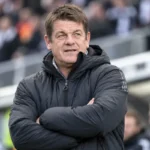 John Carver na ławce trenerskiej